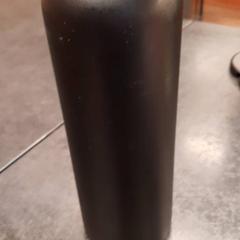 Cantimplora, segons ha informat Rotterdam The Hague Airport mitjançant iLost