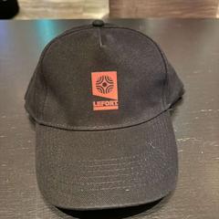 Cap, come riportato da Van der Valk Hotel Amsterdam-Amstel utilizzando iLost