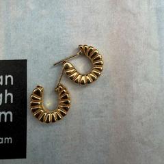 Boucles d'oreilles Gold, a été signalé par Van Gogh Museum utilisant iLost