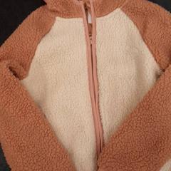 Chaqueta para niños, ha sido reportado por Rotterdam The Hague Airport con iLost