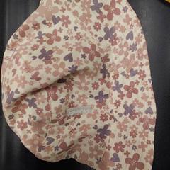 Čepice Avec des fleur, jak nahlášeno IKEA Strasbourg pomocí iLost