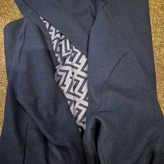 Dzseki Donker blauw met patroon, amint azt Van der Valk Hotel Apeldoorn - De Cantharel az iLost segítségével jelentette.