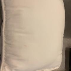 Coussin, a été signalé par MEININGER Hotel Leipzig Hauptbahnhof utilisant iLost