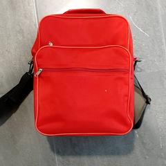 Rugzak rood, iLost를 사용하여 Centraal magazijn에 보고됨