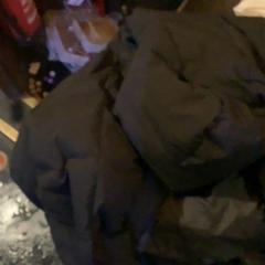 Bunda Zwarte puffer jas, jak nahlášeno De Heeren van Aemstel pomocí iLost