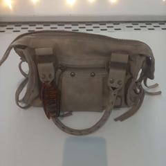 ハンドバッグ がiLostで Arriva Limburg Zuid によって報告されました