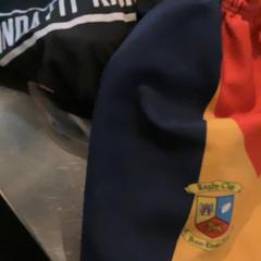 Short en t-shirt, zoals gemeld door MEININGER Hotel Heidelberg Hauptbahnhof met iLost