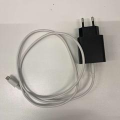 Adaptador & Carregador USB C, segons ha informat BANKS Antwerp mitjançant iLost