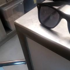 Sunglasses, as reported by IKEA Matosinhos using iLost