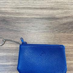 Porte-monnaie BLEU, jak nahlášeno CARS HANGARD pomocí iLost