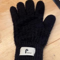 Luvas, como reportado por Pathé Utrecht Leidsche Rijn utilizando o iLost