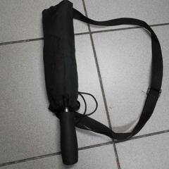 Deštník zwart, jak nahlášeno Regio Limburg - Leuven pomocí iLost