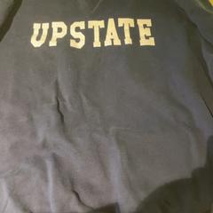 Svetr Navy Blue, jak nahlášeno MEININGER Hotel Berlin East Side Gallary pomocí iLost