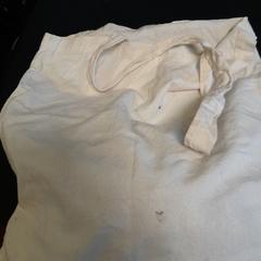 Sac blanc en toile, a été signalé par TCL utilisant iLost