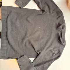 Maglione Zwart, come riportato da Universiteitsbibliotheek Universiteitskwartier utilizzando iLost