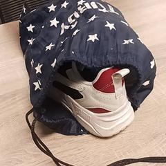 Gimnasio zakua met schoenen, gisa salatu by EBS Spijkenisse iLost erabiliz