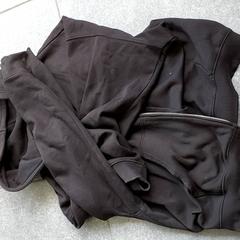 Kleding - Hoodie zwart, rapporterat av Centraal magazijn med iLost