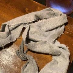 Šátek Grijs, jak nahlášeno Café Leentje pomocí iLost