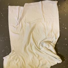 Tshirt WHITE, iLost를 사용하여 Room Mate Bruno에 보고됨