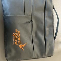 Laptop tas met oplader, gisa salatu by Gebo Tours iLost erabiliz