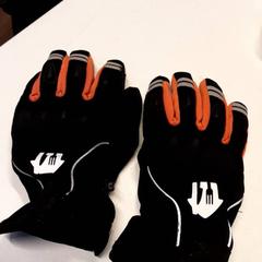 Handskar, rapporterat av Qbuzz ZHN med iLost