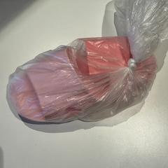 Zapatillas pink, ha sido reportado por Amsterdam ID Aparthotel con iLost