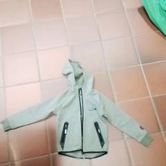 Vest, as reported by Apenheul using iLost