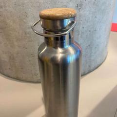 Termoszkanna Stainless steel, bamboo cap, amint azt TU/e - Receptie Neuron az iLost segítségével jelentette.