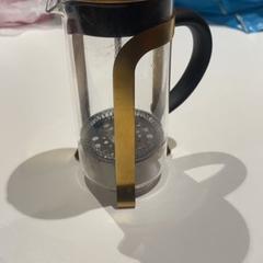 カップ がiLostで Amsterdam ID Aparthotel によって報告されました