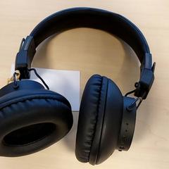 電子製品 - Koptelefoon zwart がiLostで Regio Oost-Vlaanderen によって報告されました