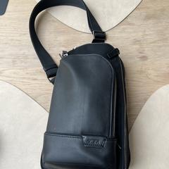 Zwarte crossbody tas, as reported to iLost