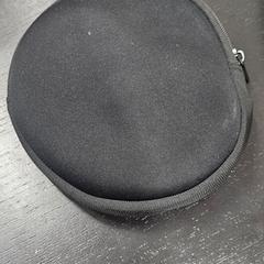 Hoes + koptelefoon, segons s'ha informat a iLost