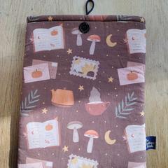 Booksleeve bruin met herfst thema pictogrammen, som rapportert av Hortus ved bruk av iLost