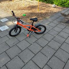 Oranje kinderfiets, come riportato a iLost