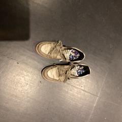 Topánky, ako bolo nahlásené Poppodium 013 pomocou iLost