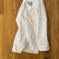 Blusa, segundo informou HTM usando iLost