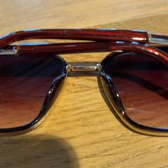 Sunglasses Bruin, as reported by Designer Outlet Roermond using iLost