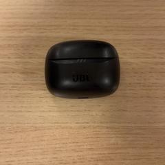 Écouteurs sans fil JBL, a été signalé par Pathé Tuschinski utilisant iLost