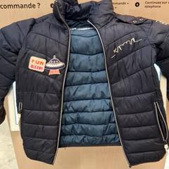 Jaqueta bomber Bleu marine, segons ha informat IKEA Grenoble mitjançant iLost