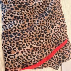 Foulard léopard がiLostで IKEA Liège によって報告されました