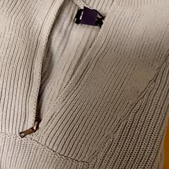 Pulóver Light bleu, amint azt Mövenpick Hotel Amsterdam City Centre az iLost segítségével jelentette.