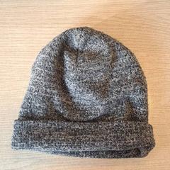 Gorro grijs, segons ha informat Regio West-Vlaanderen mitjançant iLost