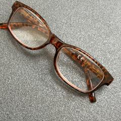 眼鏡 Braun Leopardenmuster optisch がiLostで Schönbrunn "Group Center" によって報告されました