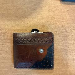 Billetera Houdjal mj, ha sido reportado por Gemeente Amsterdam con iLost