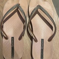 Sandaler, som rapportert av Van der Valk Hotel Eindhoven - Best ved bruk av iLost