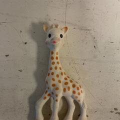 Juguete giraf giraffe speeltje, ha sido reportado por Artis con iLost