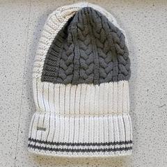 Kleding Muts, jak nahlášeno Centraal magazijn pomocí iLost