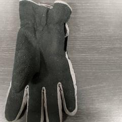 Kleding  - Handschoen, como reportado por Centraal magazijn utilizando o iLost