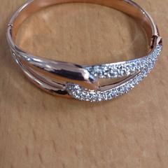 Pulseira, como reportado por Inntel Hotels Amsterdam Centre utilizando o iLost