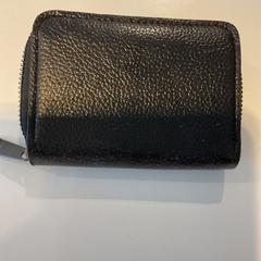 İLost kullanarak Gemeente Amsterdam - Bureau Gevonden Voorwerpen tarafından bildirildiği gibi Çanta